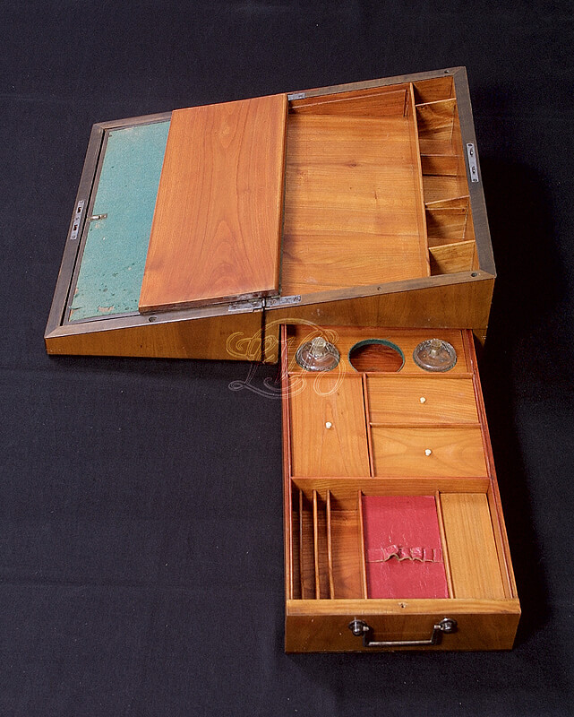 Travel desk